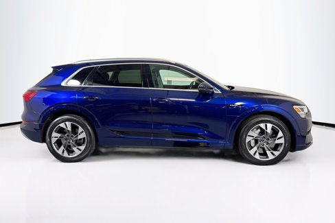 Used 2023 Audi e-tron Premium Plus w/ Premium Plus Package image 4
