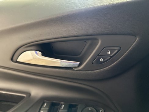 Used 2018 Chevrolet Equinox LT w/ Sun & Infotainment Package image 7