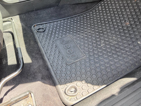 Used 2018 Jeep Cherokee Latitude w/ Altitude Package image 18