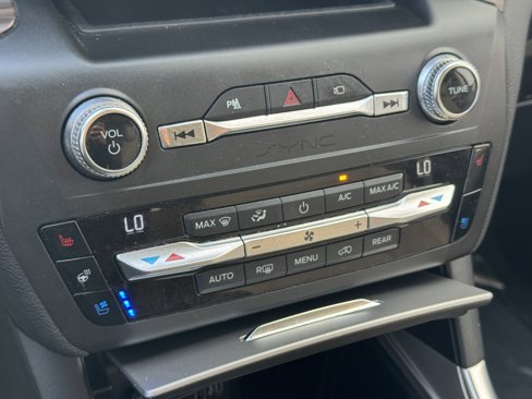 Used 2020 Ford Explorer Limited image 21