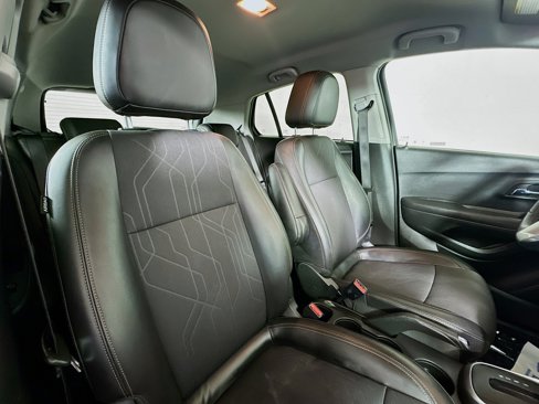 Used 2020 Chevrolet Trax LT w/ LT Convenience Package image 24