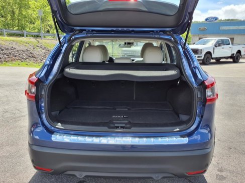 Used 2022 Nissan Rogue Sport SV w/ Technology Package image 12