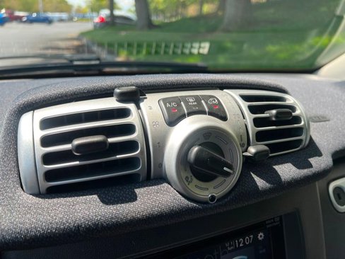 Used 2013 smart fortwo Coupe image 25