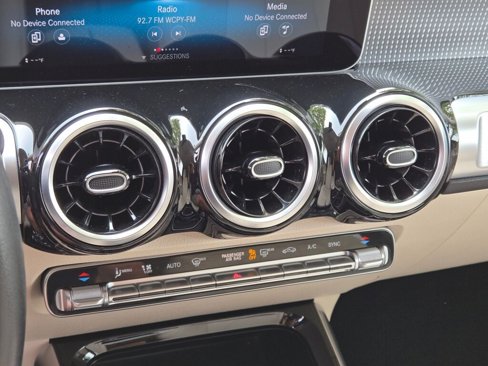 Used 2021 Mercedes-Benz GLB 250 w/ Premium Package image 35