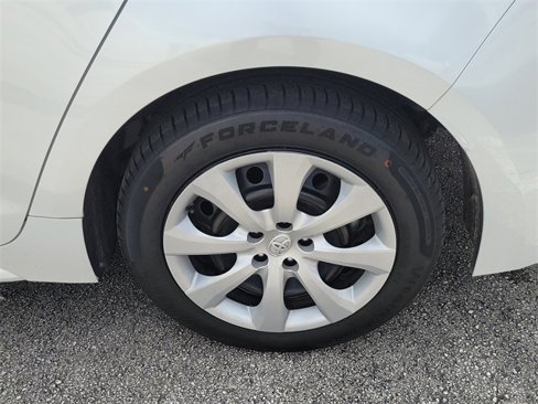 Used 2022 Toyota Corolla LE image 5