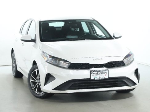 Used 2023 Kia Forte LXS image 2