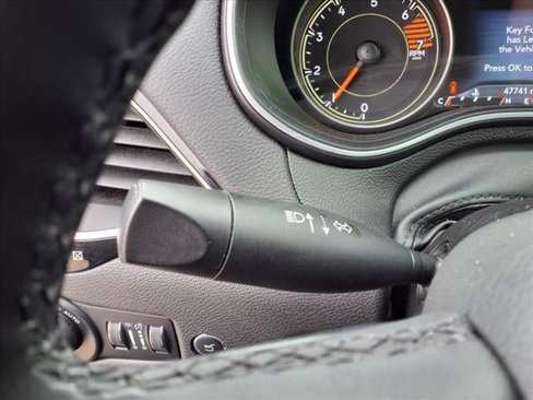 Used 2023 Jeep Cherokee Altitude Lux image 20