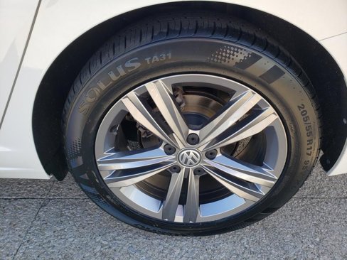 Used 2020 Volkswagen Jetta R-Line w/ R-Line Cold Weather Package image 43