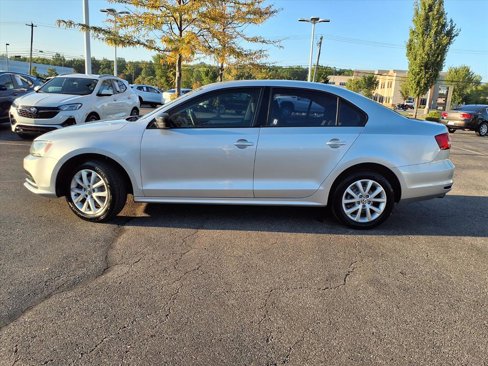 Used 2015 Volkswagen Jetta SE image 2