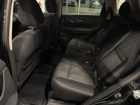 Used 2017 Nissan Rogue S image 32
