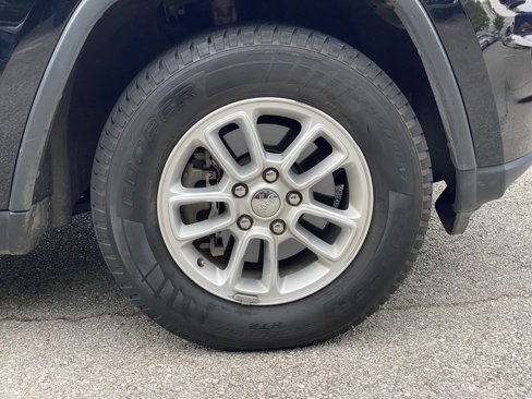 Used 2018 Jeep Grand Cherokee Laredo image 36