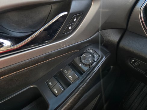 Used 2021 Chevrolet Traverse LS image 21