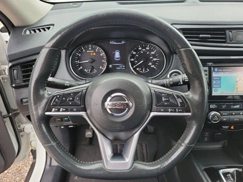 Used 2017 Nissan Rogue SV w/ SV Premium Package image 23