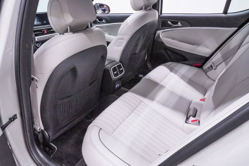 Certified 2025 Genesis G70 2.5T w/ Sport Prestige Package image 11