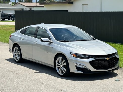 Used 2021 Chevrolet Malibu LT image 2