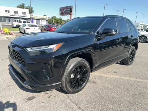 Used 2022 Toyota RAV4 SE w/ Convenience Package image 3