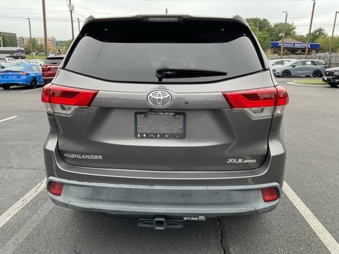 Used 2019 Toyota Highlander AWD V6 image 4
