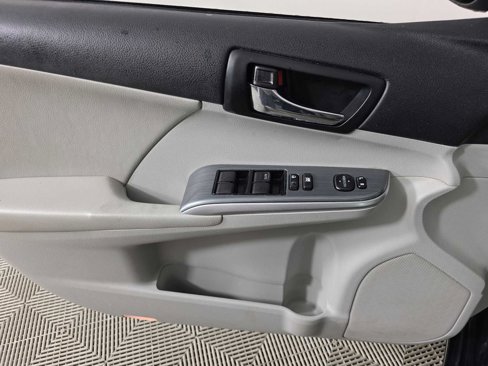 Used 2014 Toyota Camry XLE image 25