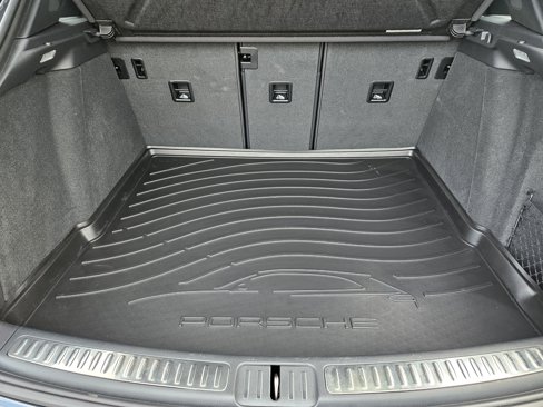 Certified 2025 Porsche Macan image 42