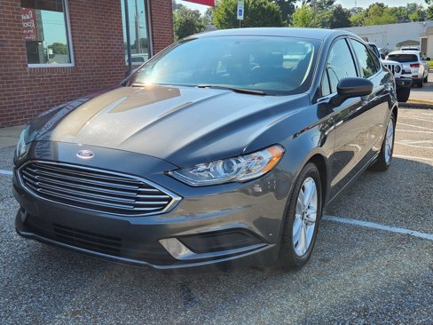 Used 2018 Ford Fusion SE w/ Fusion SE Technology Package image 3