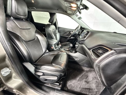 Used 2019 Jeep Cherokee Latitude Plus image 25