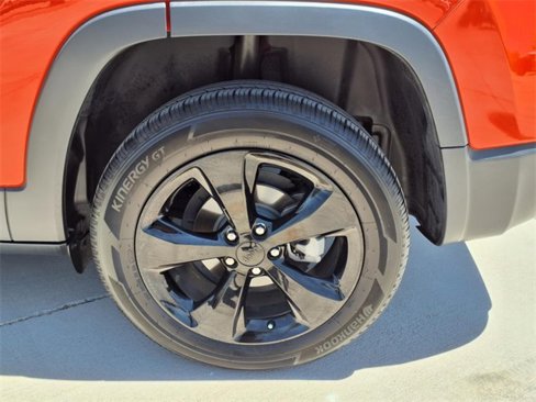 Used 2021 Jeep Cherokee Latitude Plus image 11