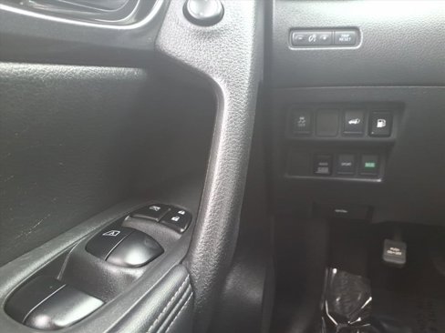 Used 2018 Nissan Rogue SV image 27