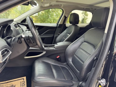 Used 2020 Jaguar F-PACE Prestige image 13