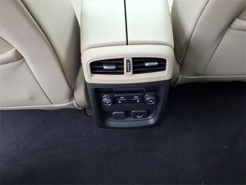 Used 2019 Buick Envision Premium image 16