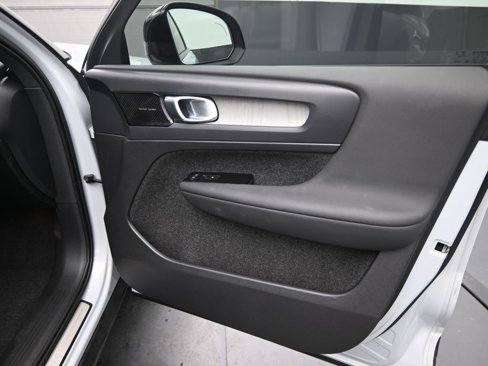 Certified 2022 Volvo XC40 P8 Recharge Ultimate image 38