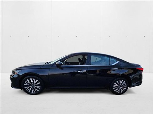 Used 2024 Nissan Altima 2.5 SV image 8