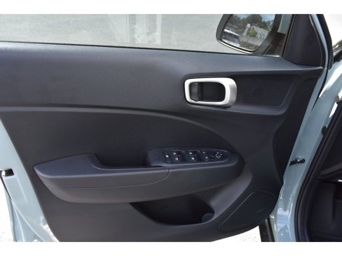 New 2025 Hyundai Venue SE image 16