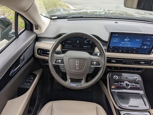 Certified 2023 Lincoln Nautilus AWD w/ Premium Package image 15