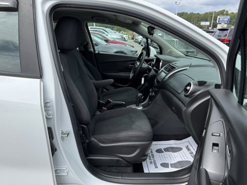 Used 2016 Chevrolet Trax LS image 9