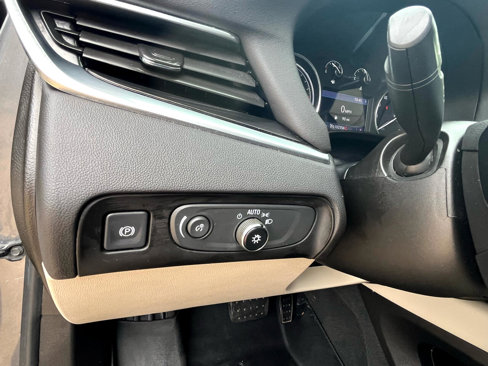 Used 2020 Buick Enclave Essence image 37