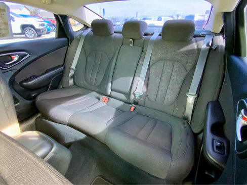 Used 2015 Chrysler 200 Limited w/ Convenience Group image 28