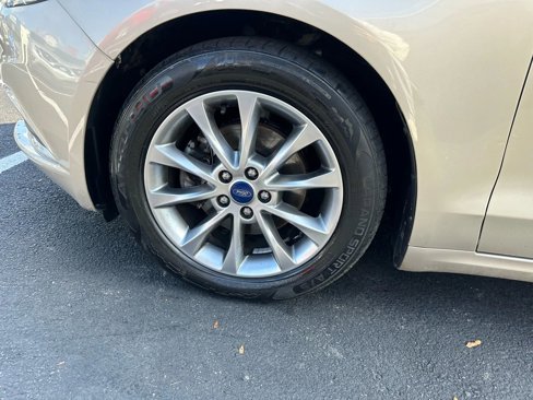 Used 2017 Ford Fusion SE image 14