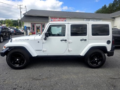 Used 2012 Jeep Wrangler Unlimited Rubicon w/ Connectivity Group image 13