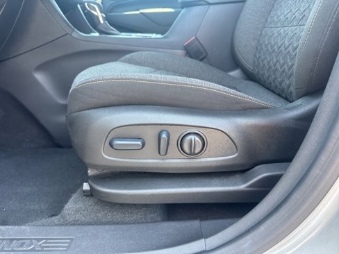 Used 2024 Chevrolet Equinox LT image 19