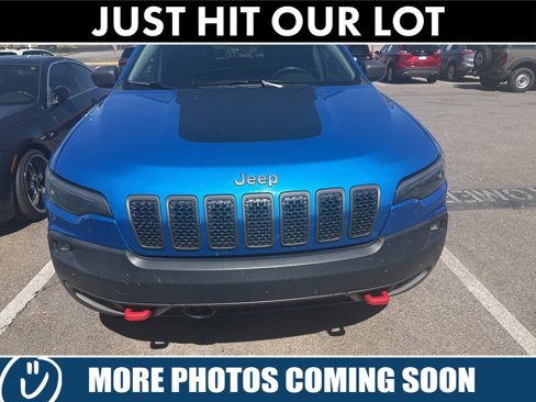 Used 2019 Jeep Cherokee Trailhawk image 3