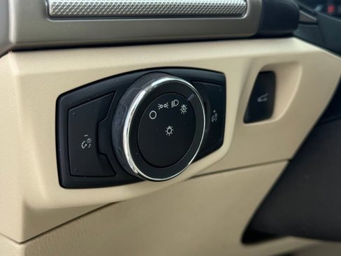 Used 2016 Ford Fusion SE image 50