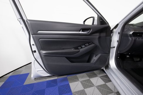 Used 2023 Nissan Altima 2.5 SV image 9