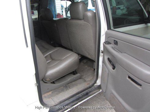 Used 2005 Chevrolet Suburban 2500 w/ Skid Plate Package, Off-Road image 10