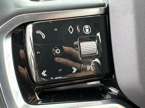 New 2024 Land Rover Discovery Sport S image 28