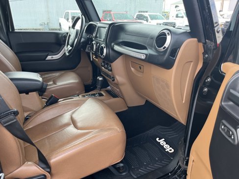 Used 2016 Jeep Wrangler Unlimited Sahara w/ Connectivity Group image 9