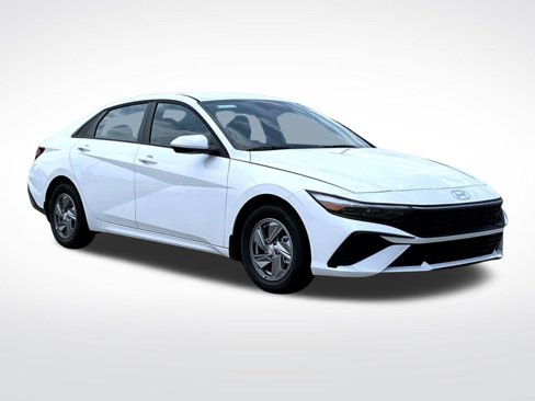New 2025 Hyundai Elantra SE image 3