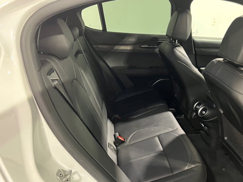 Used 2022 Alfa Romeo Stelvio Ti image 46