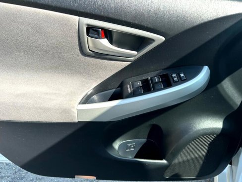 Used 2014 Toyota Prius Plug-In Hybrid image 7