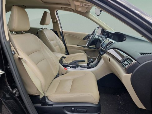 Used 2017 Honda Accord EX-L image 10