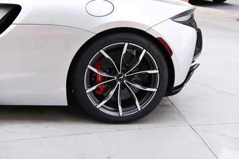 Used 2023 McLaren Artura image 19
